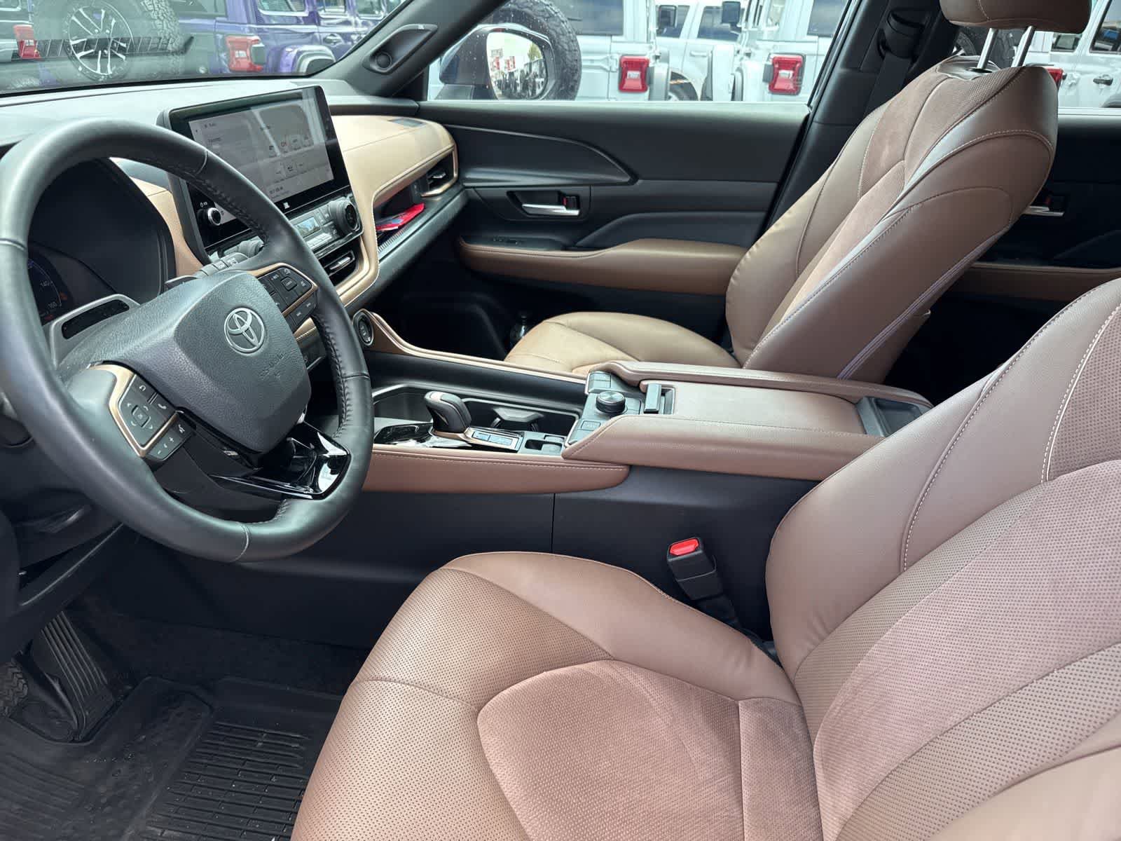 Used 2025 Toyota Grand Highlander AWD Hybrid image 29