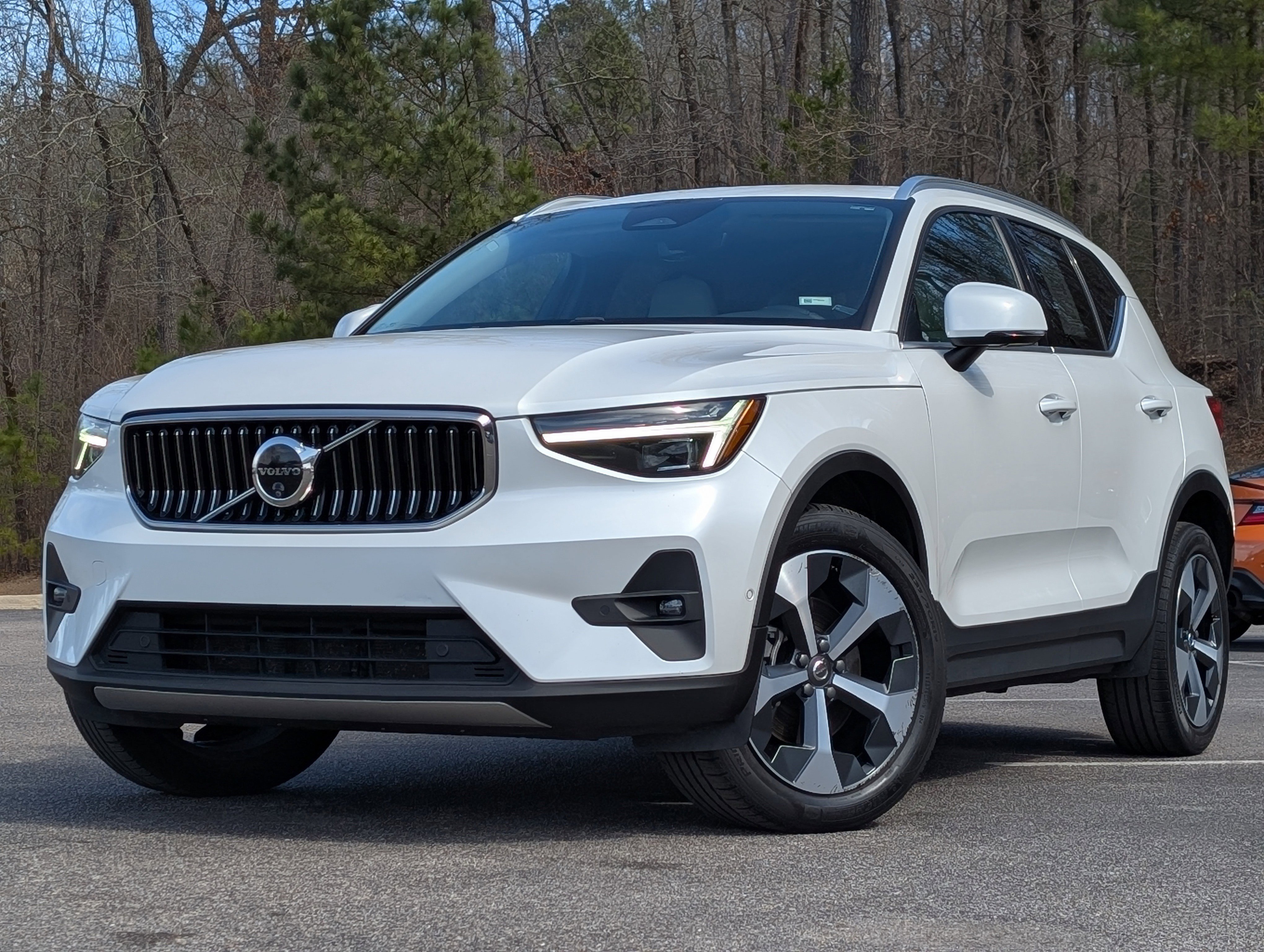 Used 2024 Volvo XC40 B5 Plus image 4