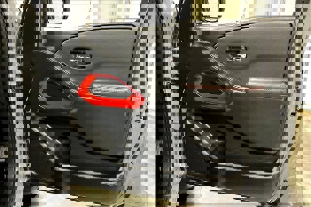 Used 2024 Nissan Frontier PRO-4X w/ Off-Road Protection Package image 24