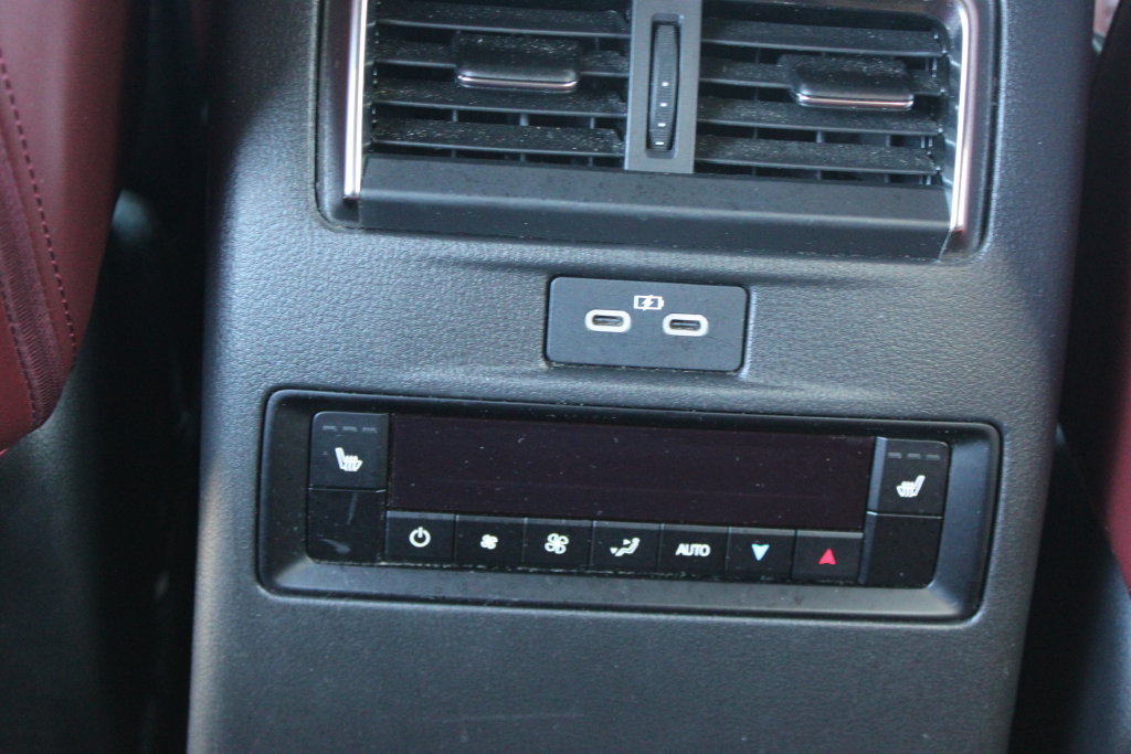 Used 2025 MAZDA CX-70 Plug-In Hybrid w/ Premium Plus AWD/4WD image 25