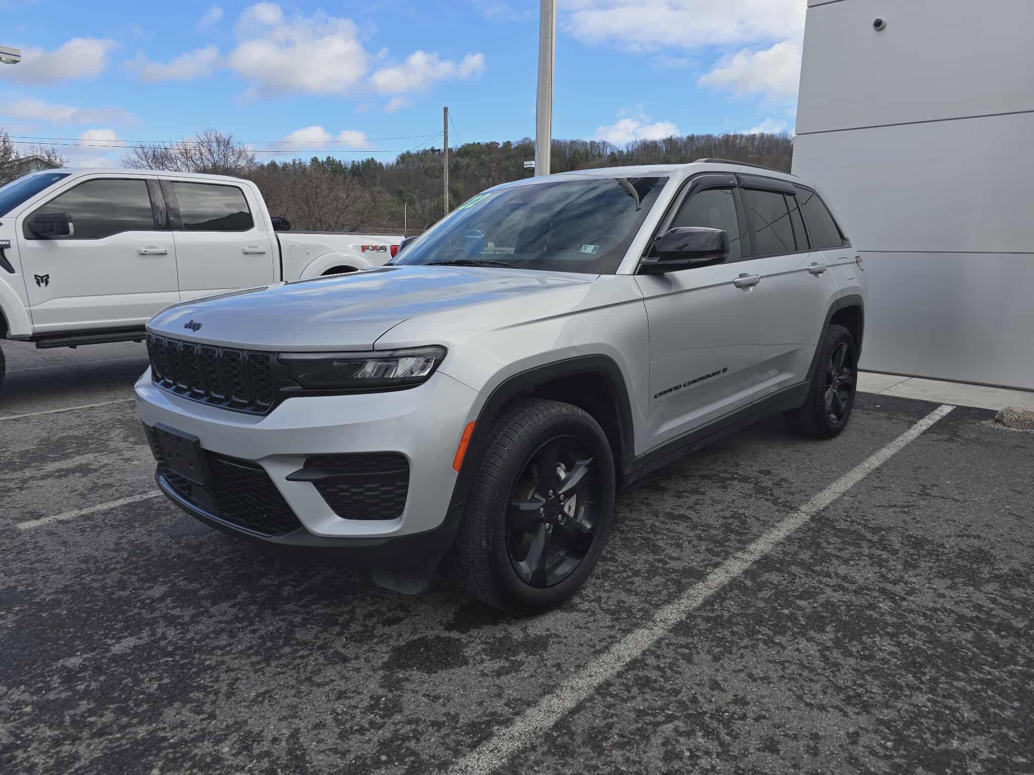 Used 2022 Jeep Grand Cherokee Altitude image 7