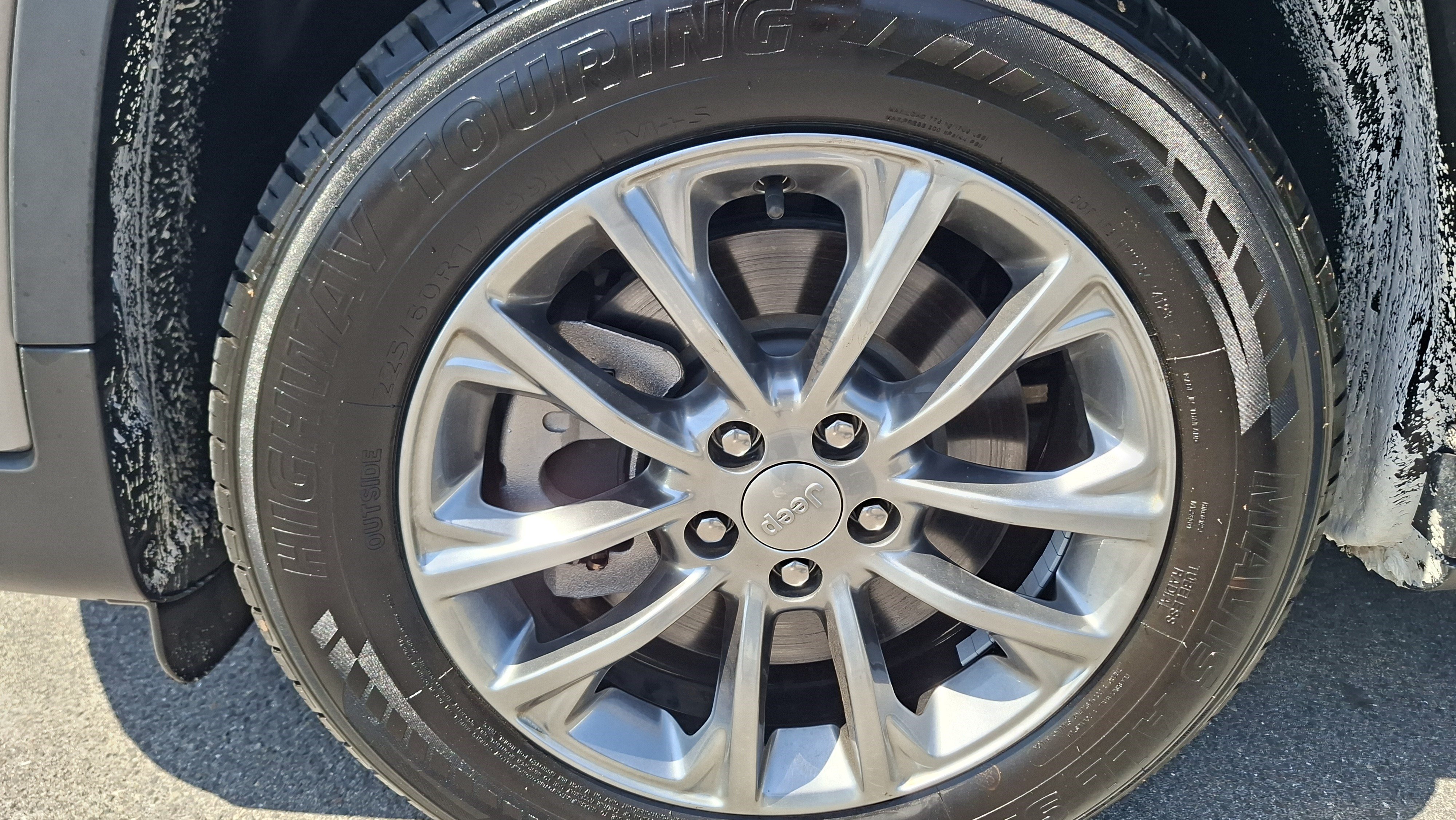 Used 2021 Jeep Cherokee Latitude Plus w/ Sun & Sound Group FWD image 25