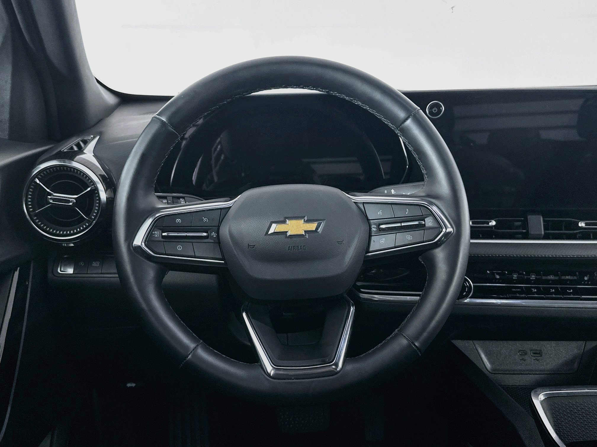 Used 2025 Chevrolet Equinox LT FWD image 18