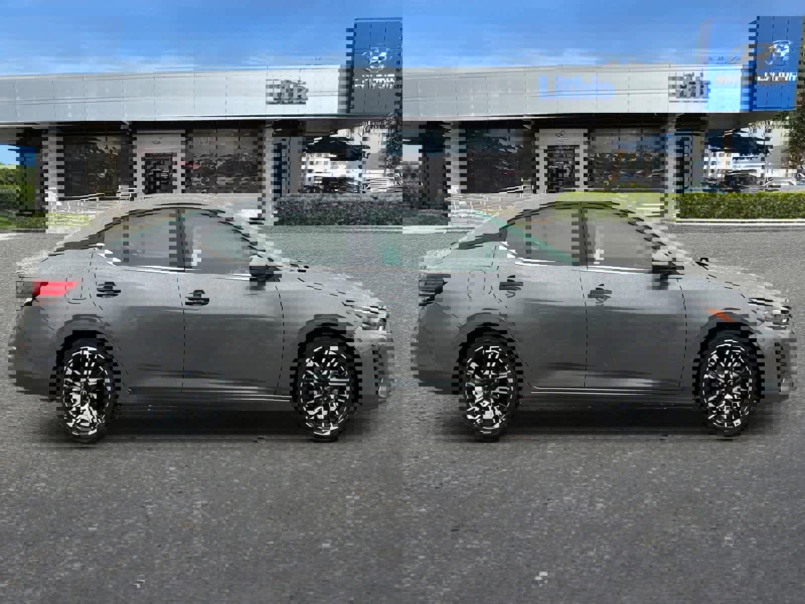 Used 2025 Nissan Sentra S image 9