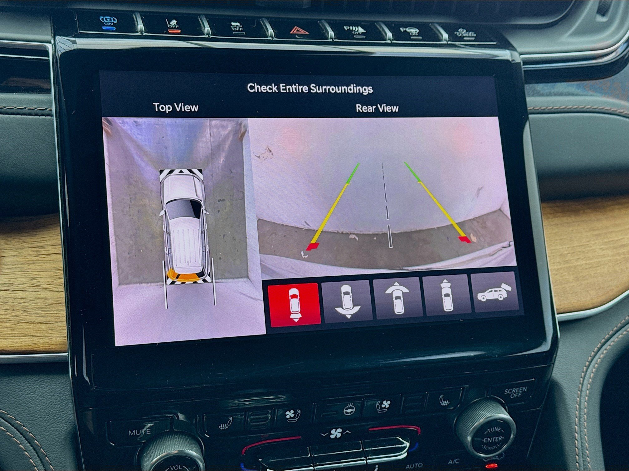 Used 2022 Jeep Grand Cherokee Summit AWD/4WD image 10