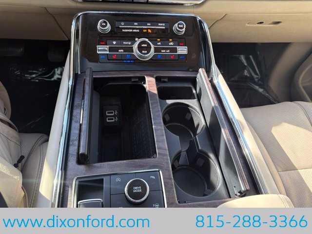 Used 2019 Lincoln Navigator Reserve AWD/4WD image 16