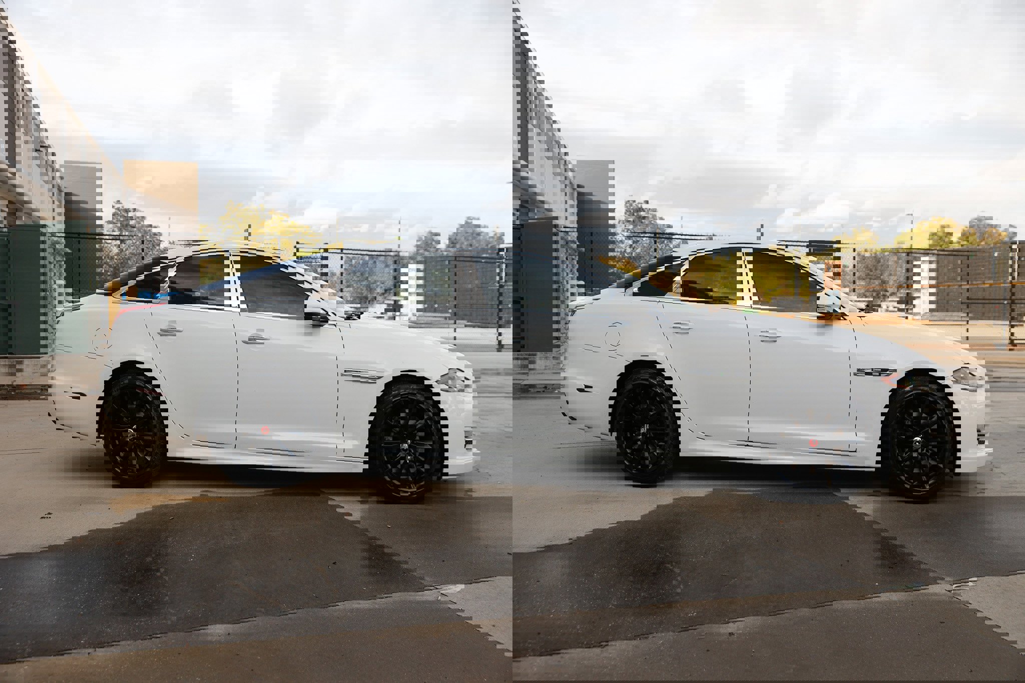 Used 2016 Jaguar XJ R-Sport image 17