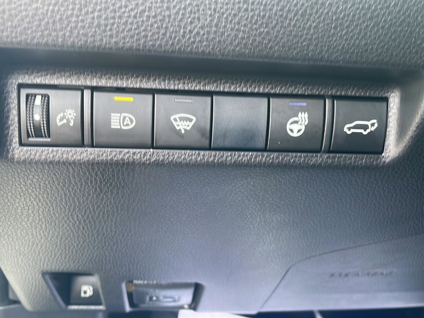Used 2020 Toyota RAV4 XSE w/ XSE Grade Weather Package AWD/4WD image 12