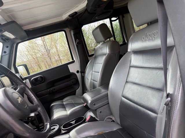 Used 2010 Jeep Wrangler Unlimited Rubicon w/ Dual Top Group AWD/4WD image 11