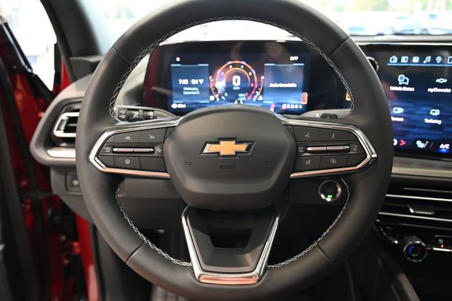 New 2027 Chevrolet Traverse LT w/ Sun and Wheel Package FWD image 24