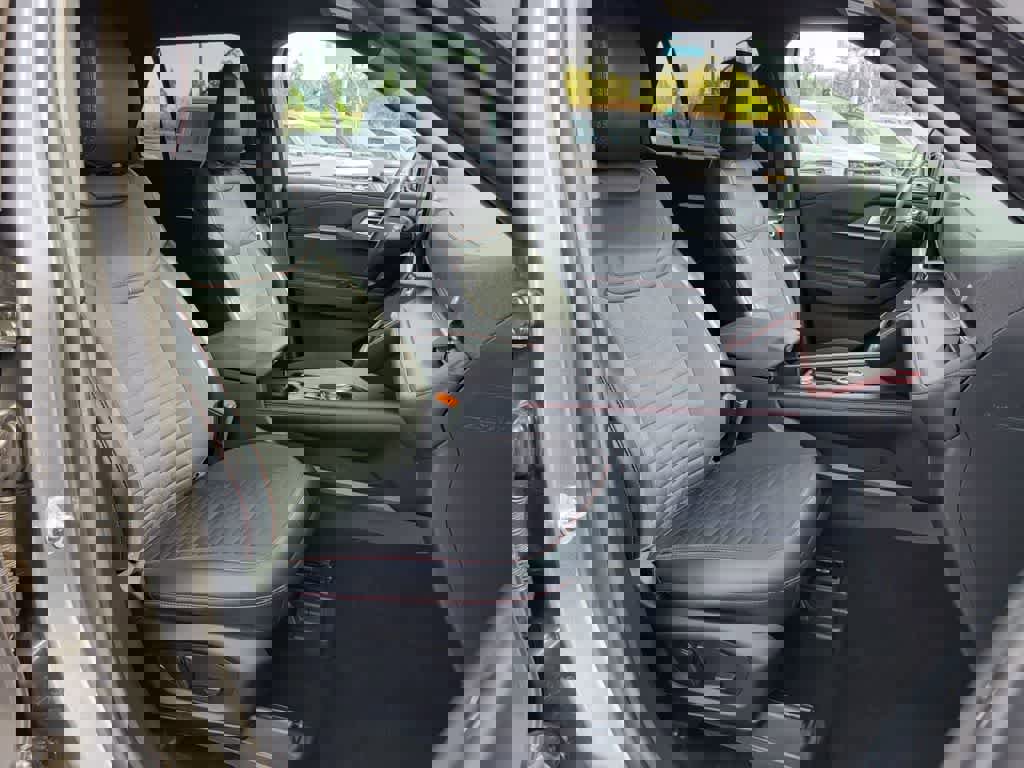 Certified 2025 Ford Explorer ST-Line image 18