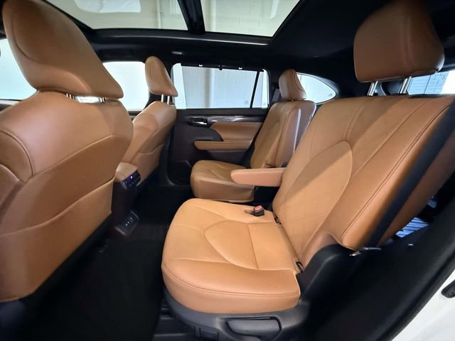 Used 2021 Toyota Highlander Platinum image 19