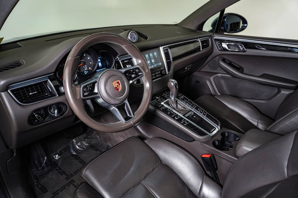 Used 2017 Porsche Macan AWD/4WD image 4