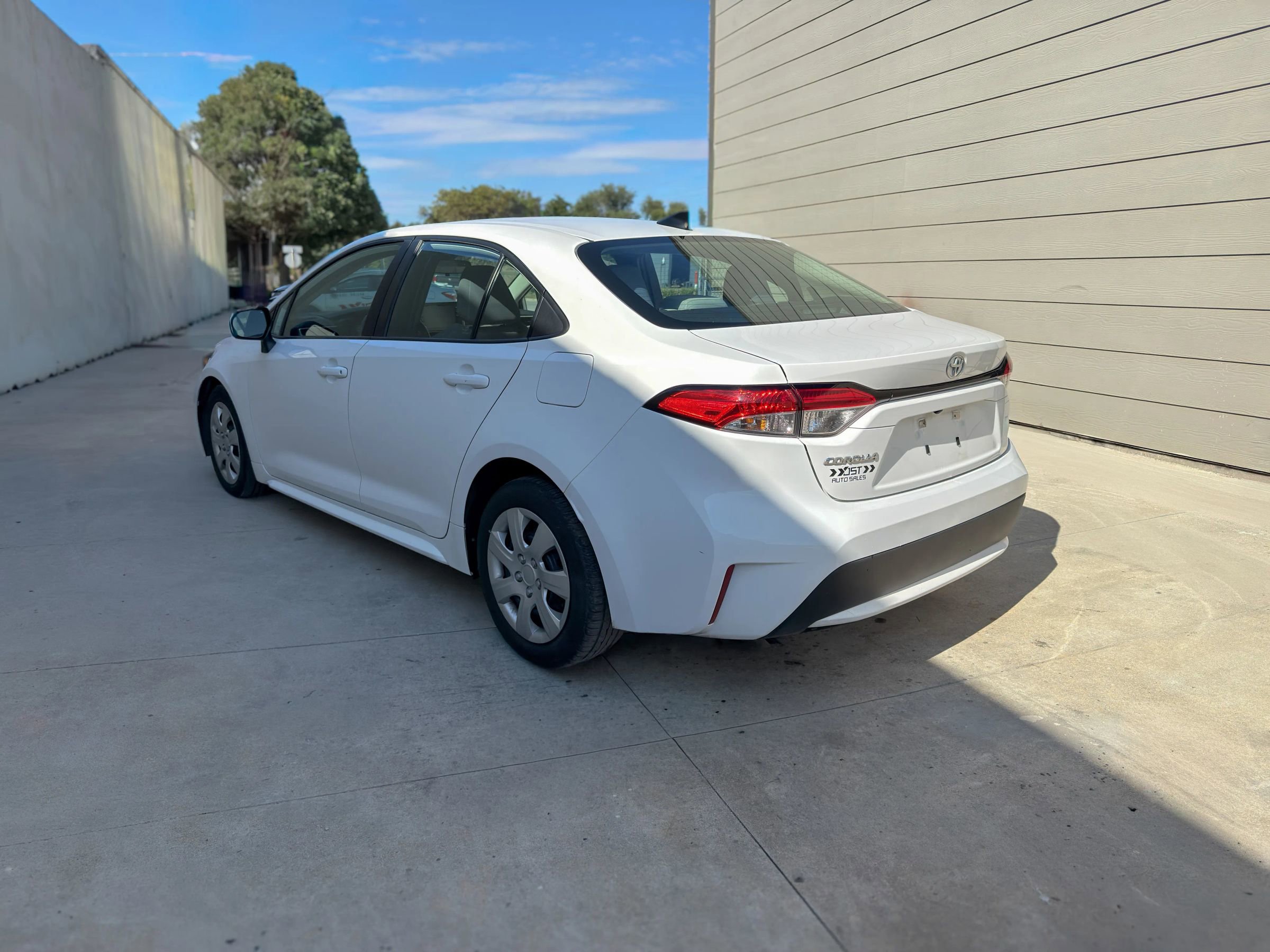 Used 2021 Toyota Corolla LE image 5