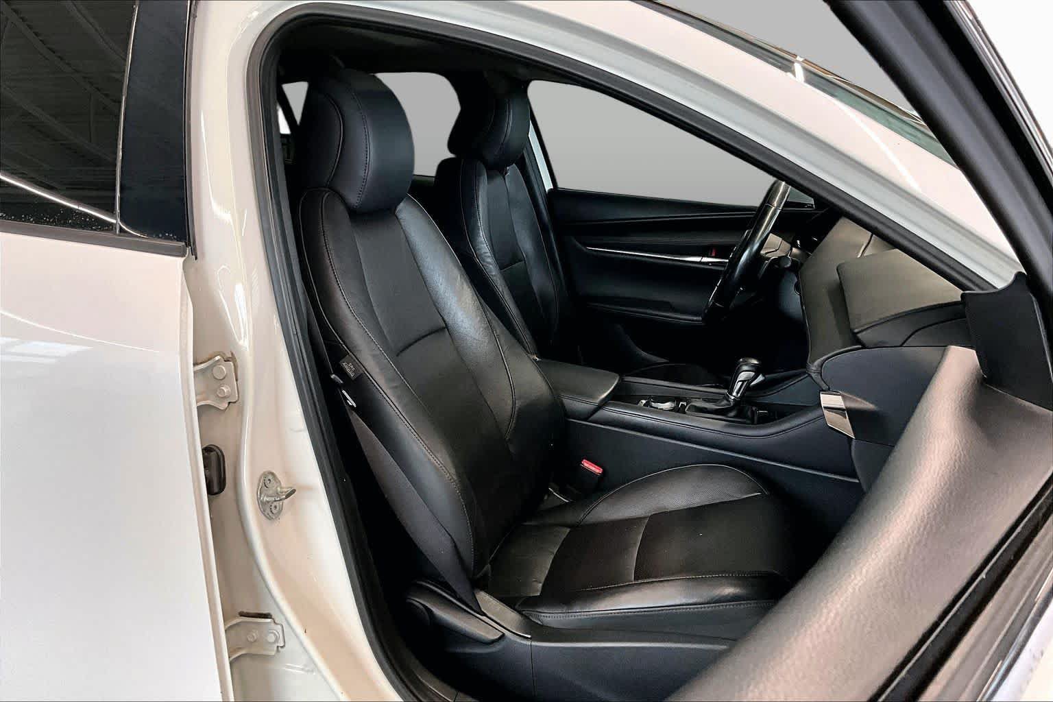Used 2019 MAZDA MAZDA3 Sedan w/ Premium Package FWD image 9
