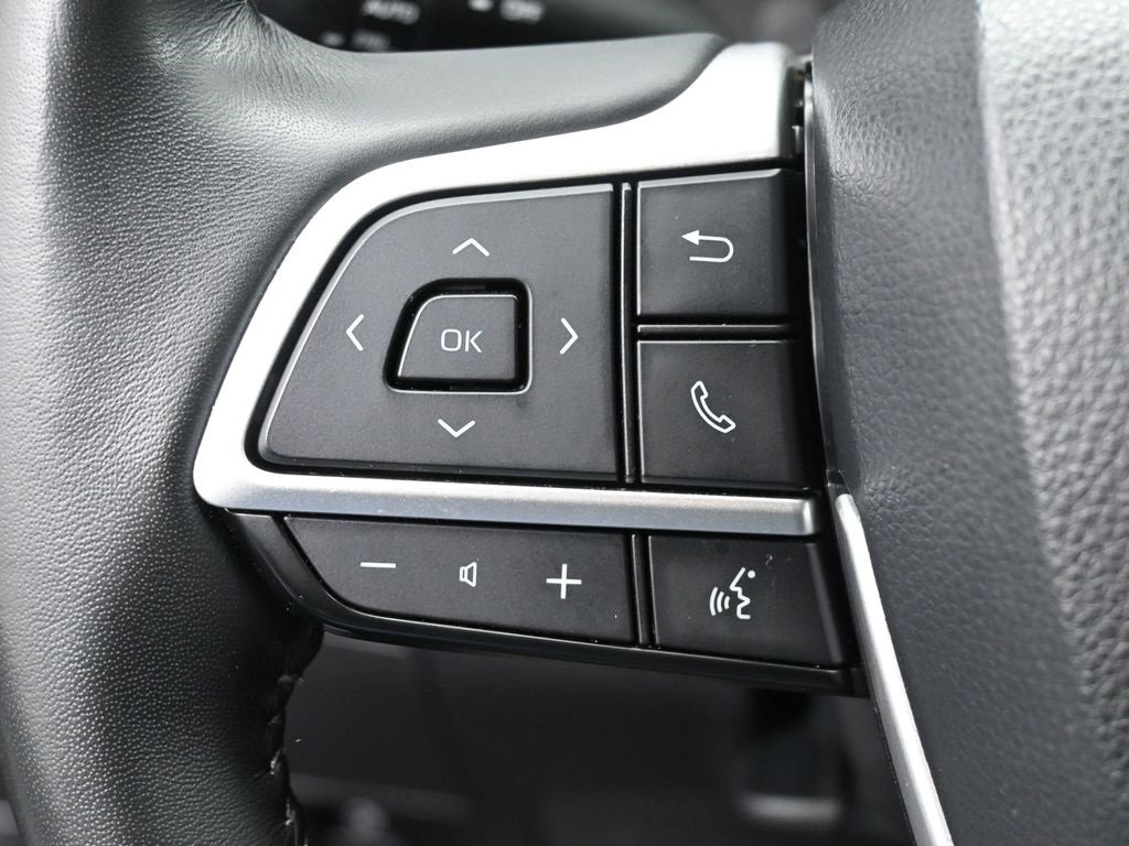 Used 2023 Toyota Highlander XLE image 17