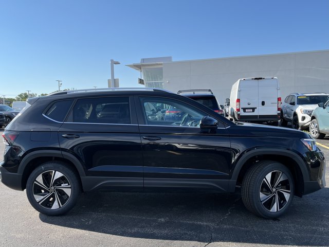 New 2026 Volkswagen Taos SE AWD/4WD image 3
