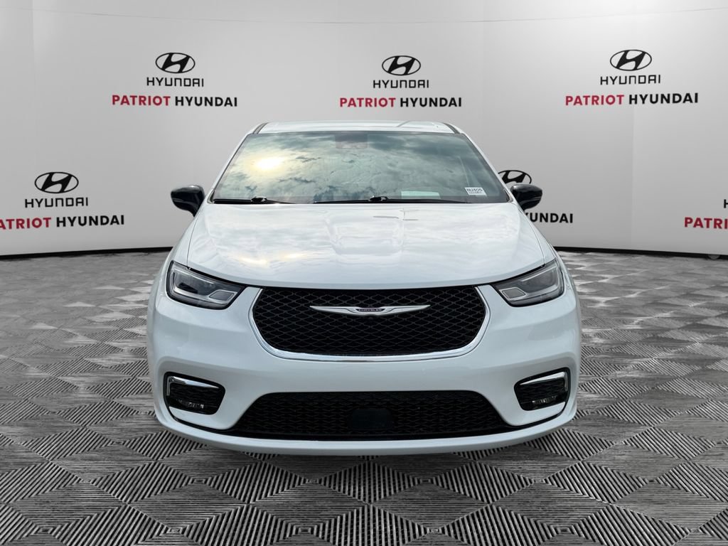 Used 2025 Chrysler Pacifica Select FWD image 8