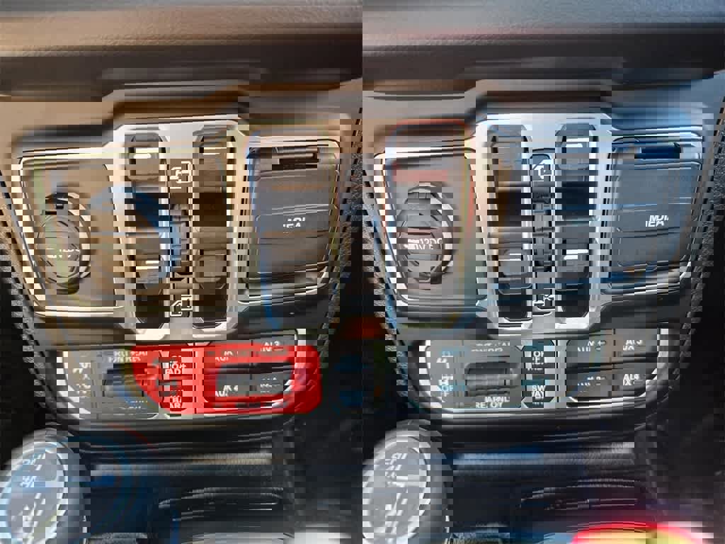 New 2025 Jeep Wrangler Unlimited Rubicon w/ XTREMEE 35" Tire Package image 17