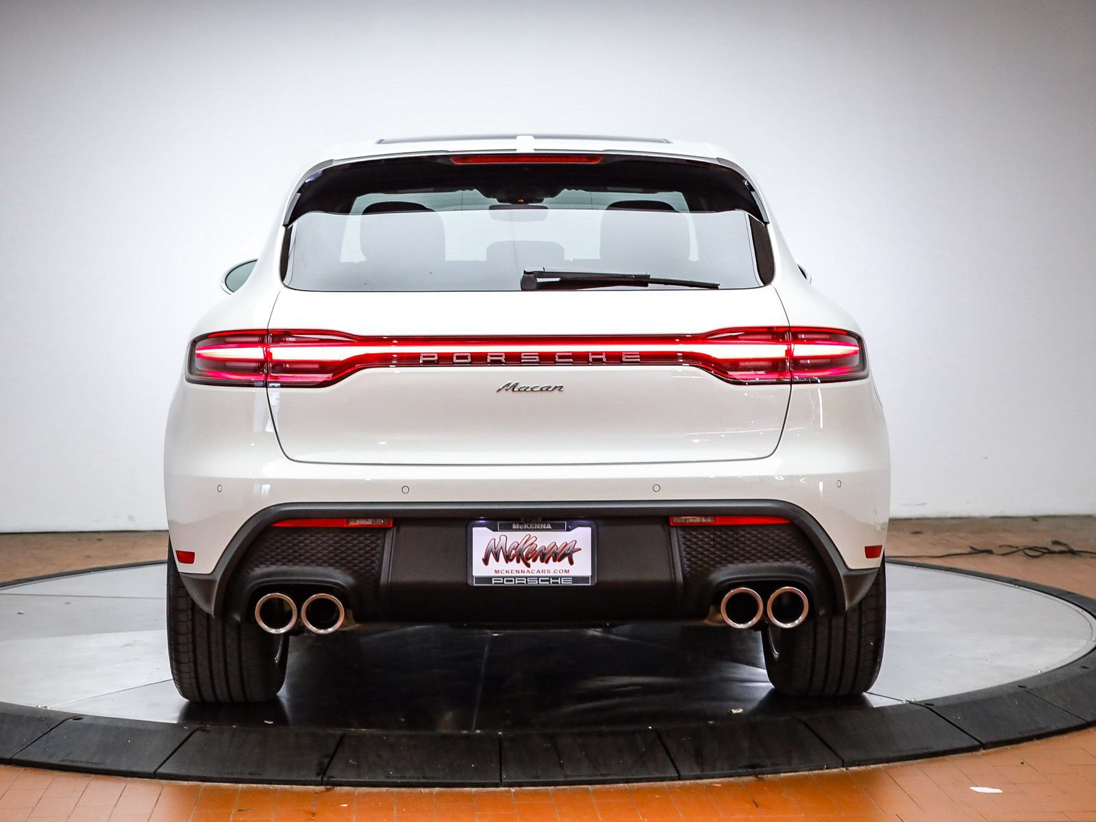 Certified 2025 Porsche Macan AWD/4WD image 7