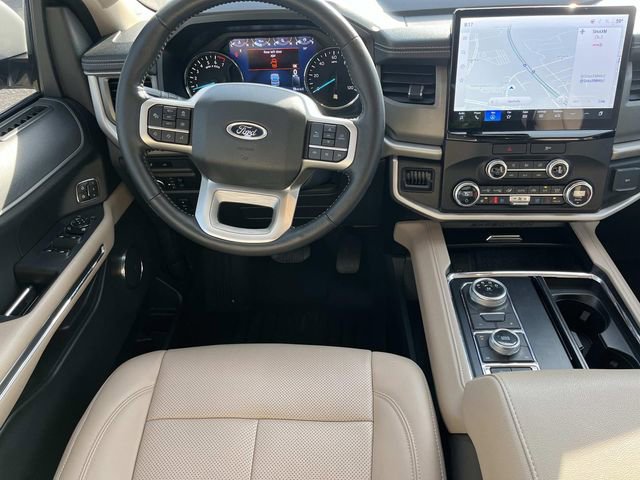 Used 2022 Ford Expedition XLT image 12