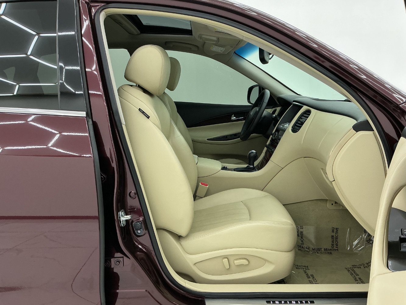 Used 2016 INFINITI QX50 AWD w/ Premium Package image 15