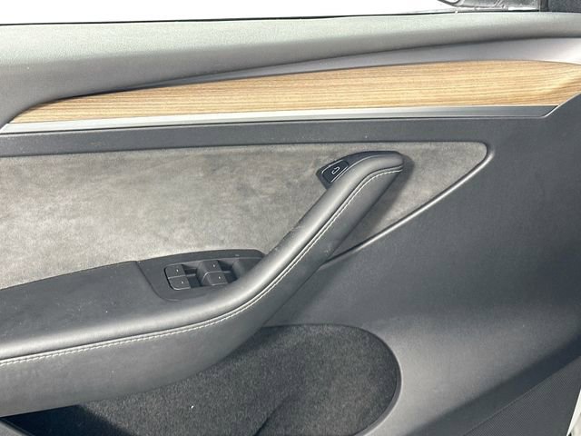 Used 2022 Tesla Model Y Long Range image 20