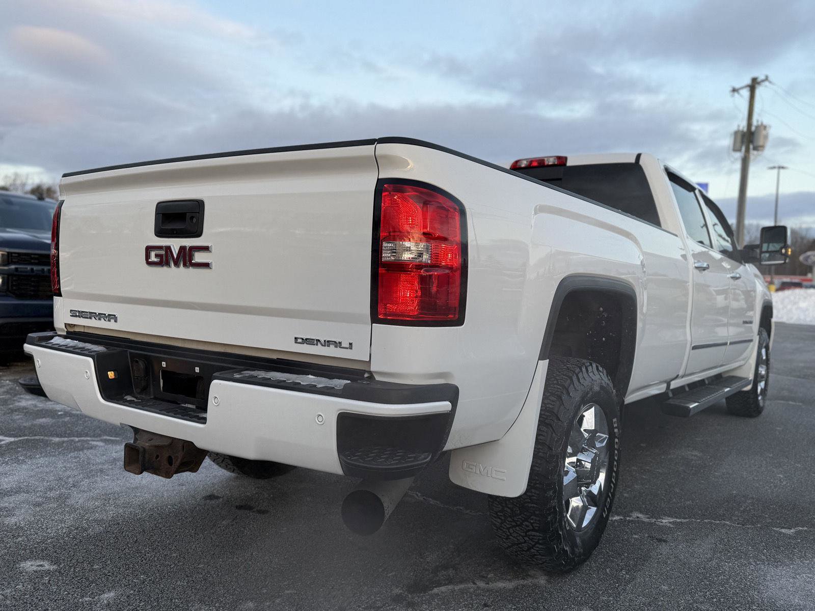 Used 2017 GMC Sierra 3500 Denali w/ Duramax Plus Package image 5