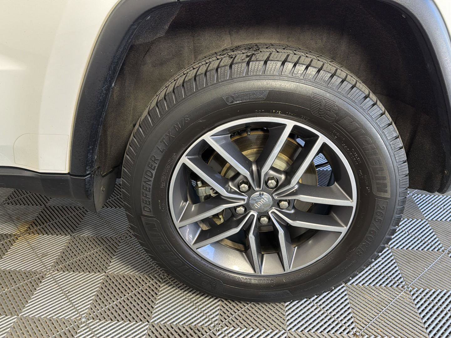 Used 2017 Jeep Grand Cherokee Limited AWD/4WD image 15