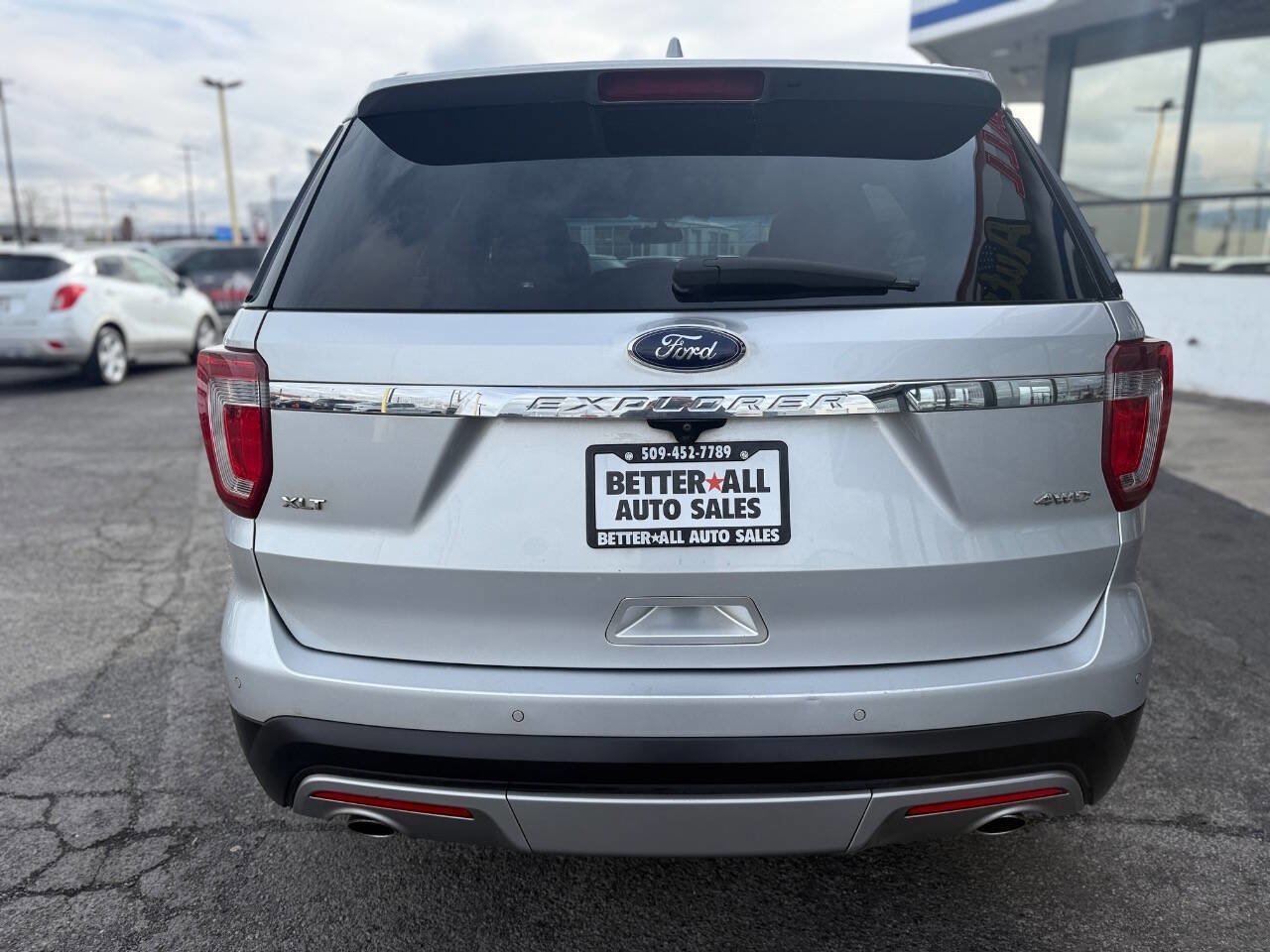 Used 2017 Ford Explorer XLT w/ Equipment Group 202A image 8