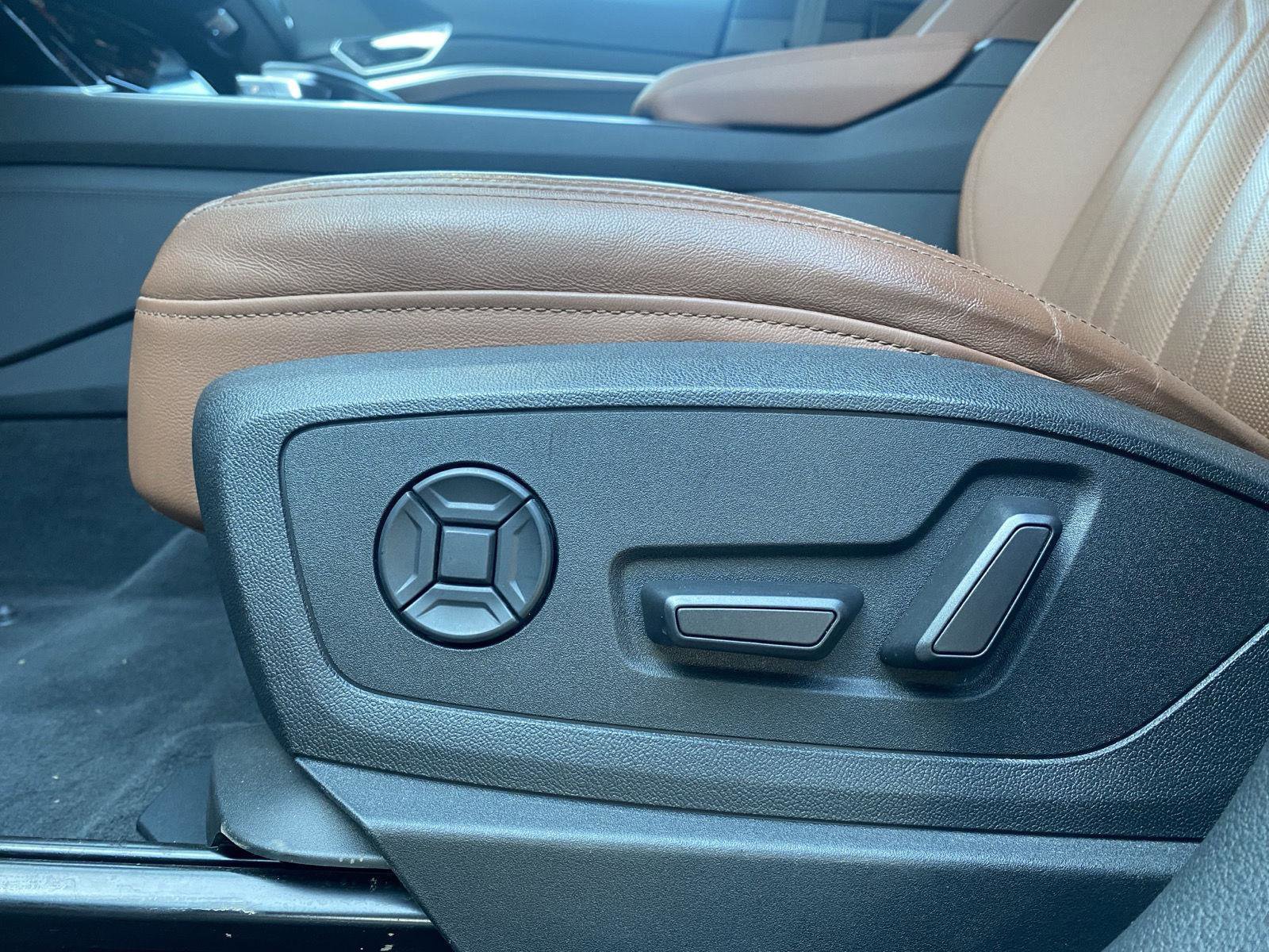 Used 2022 Audi e-tron Premium Plus w/ Premium Plus Package image 11