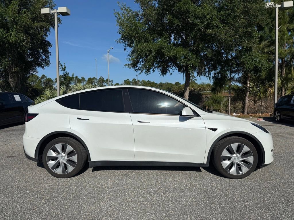 Used 2022 Tesla Model Y Long Range image 8