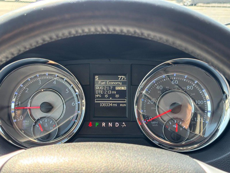 Used 2016 Chrysler Town & Country Touring-L image 20