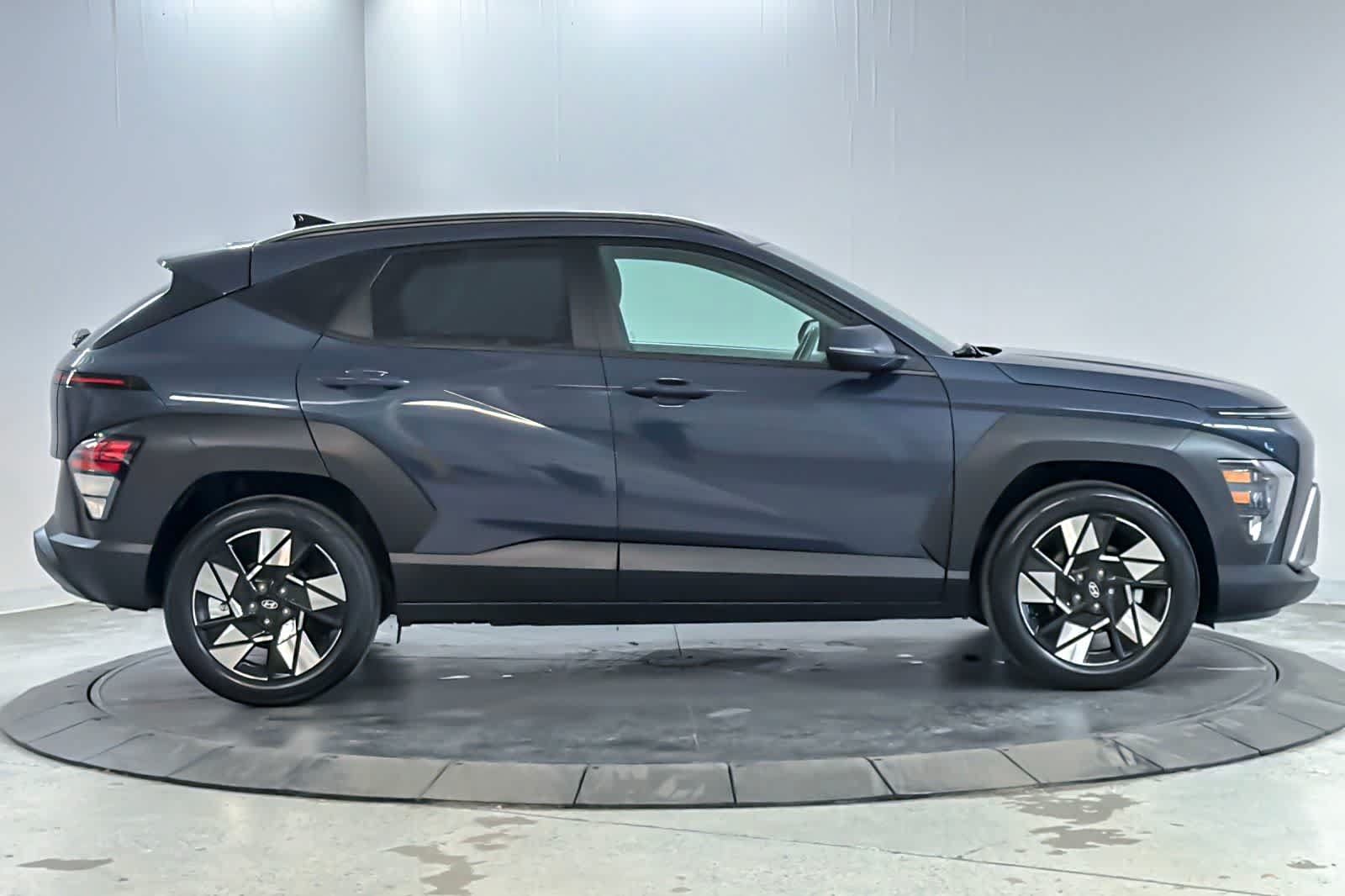 Used 2024 Hyundai Kona SEL FWD image 8