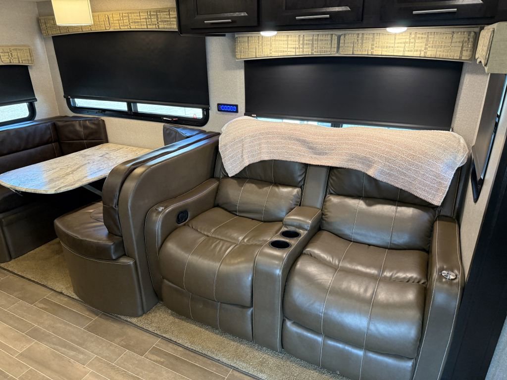 Used 2018 RAM 5500 SLT w/ Quick Order Package 29G SLT image 52