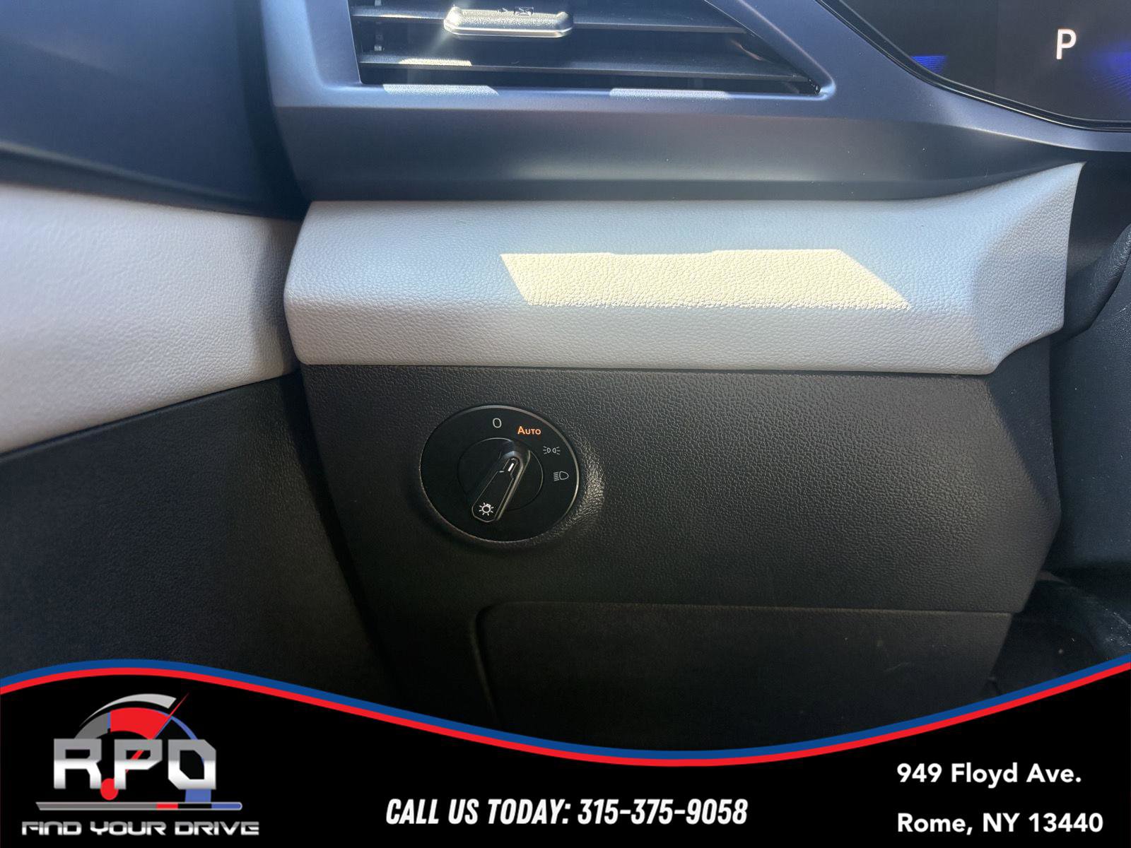 Used 2023 Volkswagen Taos SE image 26