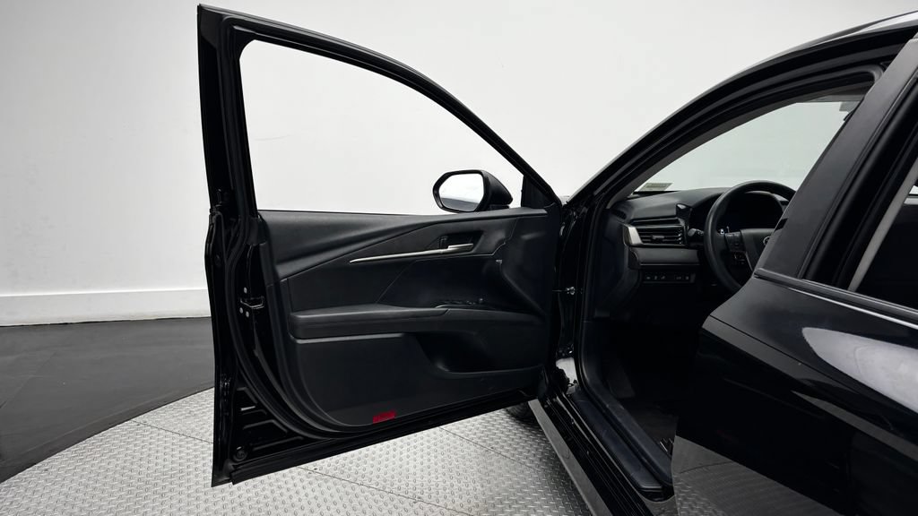 Used 2025 Toyota Camry LE FWD image 21