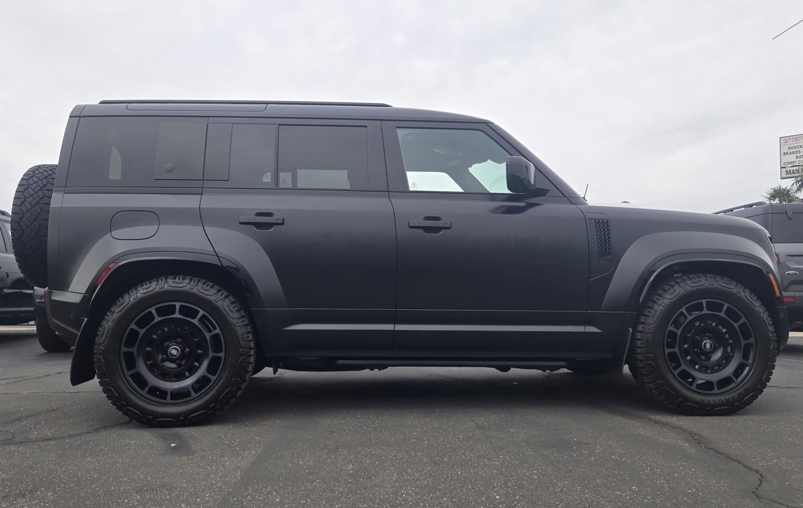 Used 2025 Land Rover Defender 110 image 3