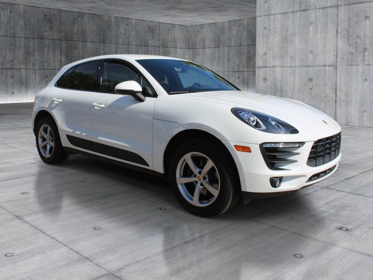 Used 2017 Porsche Macan AWD/4WD image 7
