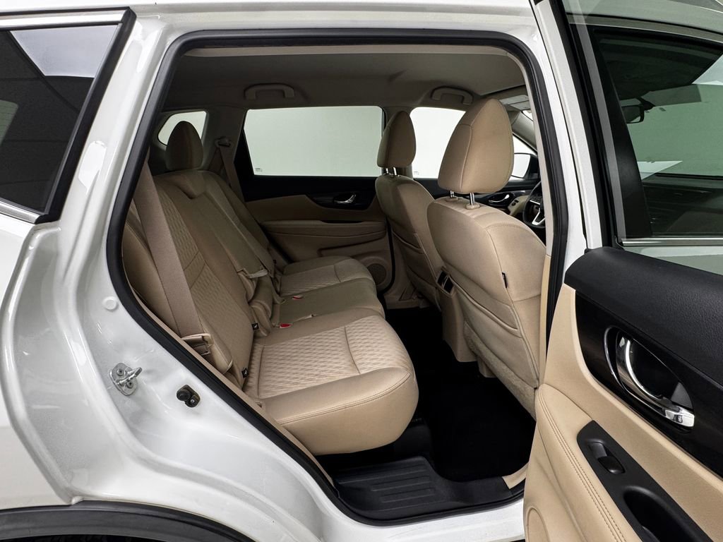 Used 2017 Nissan Rogue SV image 16