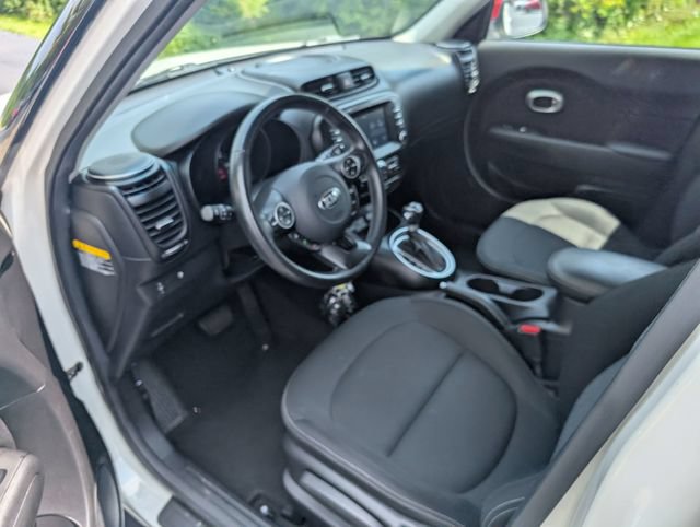 Used 2019 Kia Soul + FWD image 12
