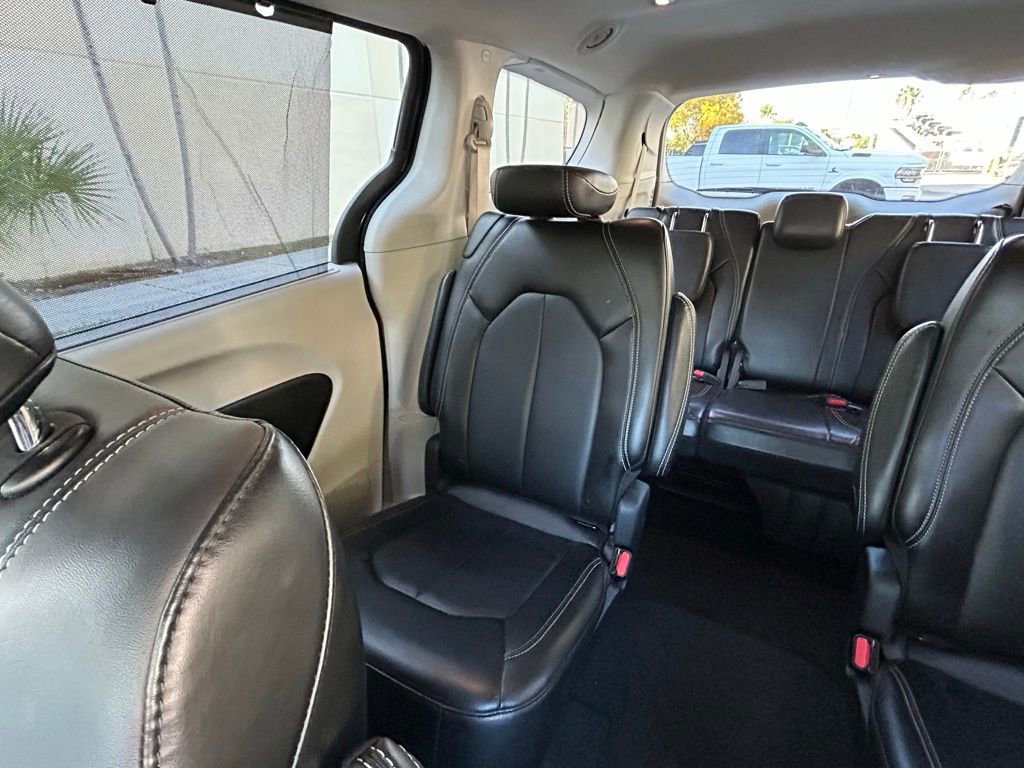 Certified 2024 Chrysler Pacifica Touring-L image 12