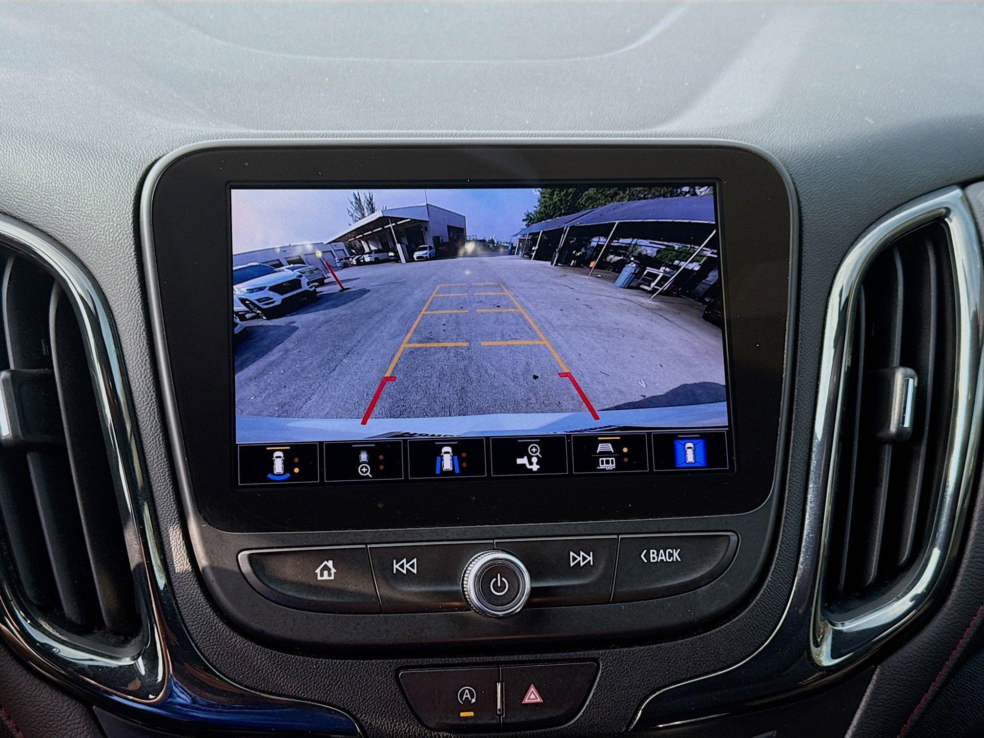 Used 2022 Chevrolet Equinox RS w/ Infotainment Package image 13