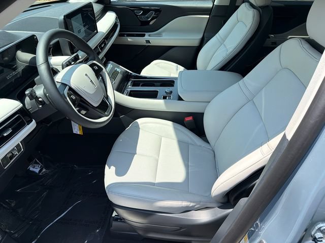 New 2026 Lincoln Aviator 2WD w/ Jet Appearance Package image 9