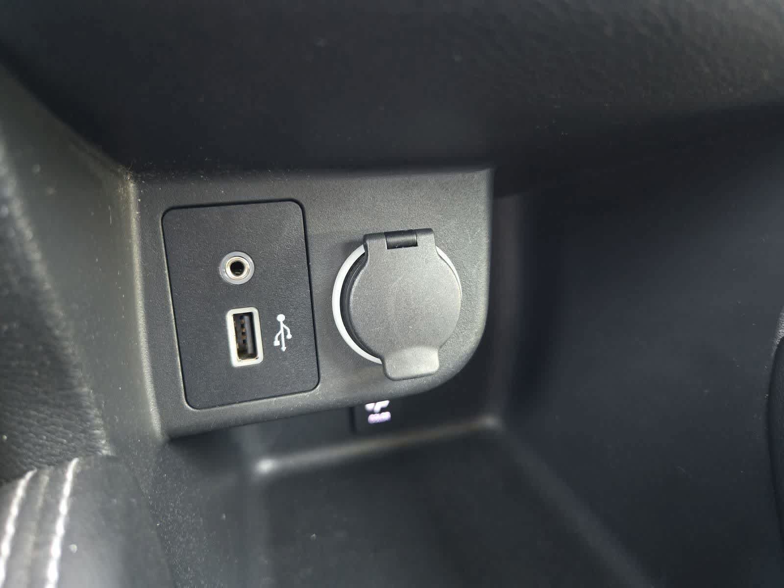 Used 2018 Nissan Kicks SR FWD image 27