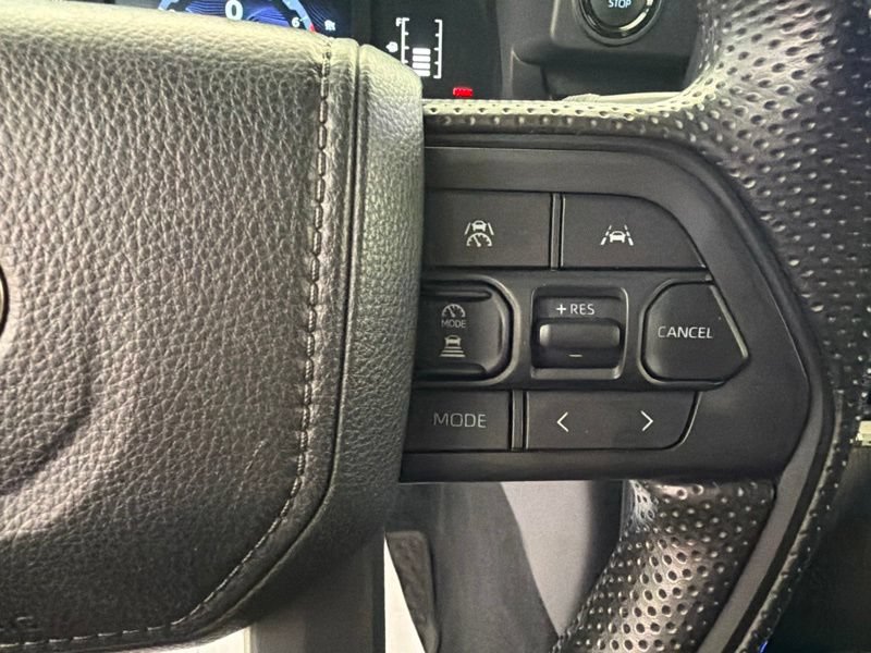 Used 2025 Toyota Tacoma SR5 AWD/4WD image 25