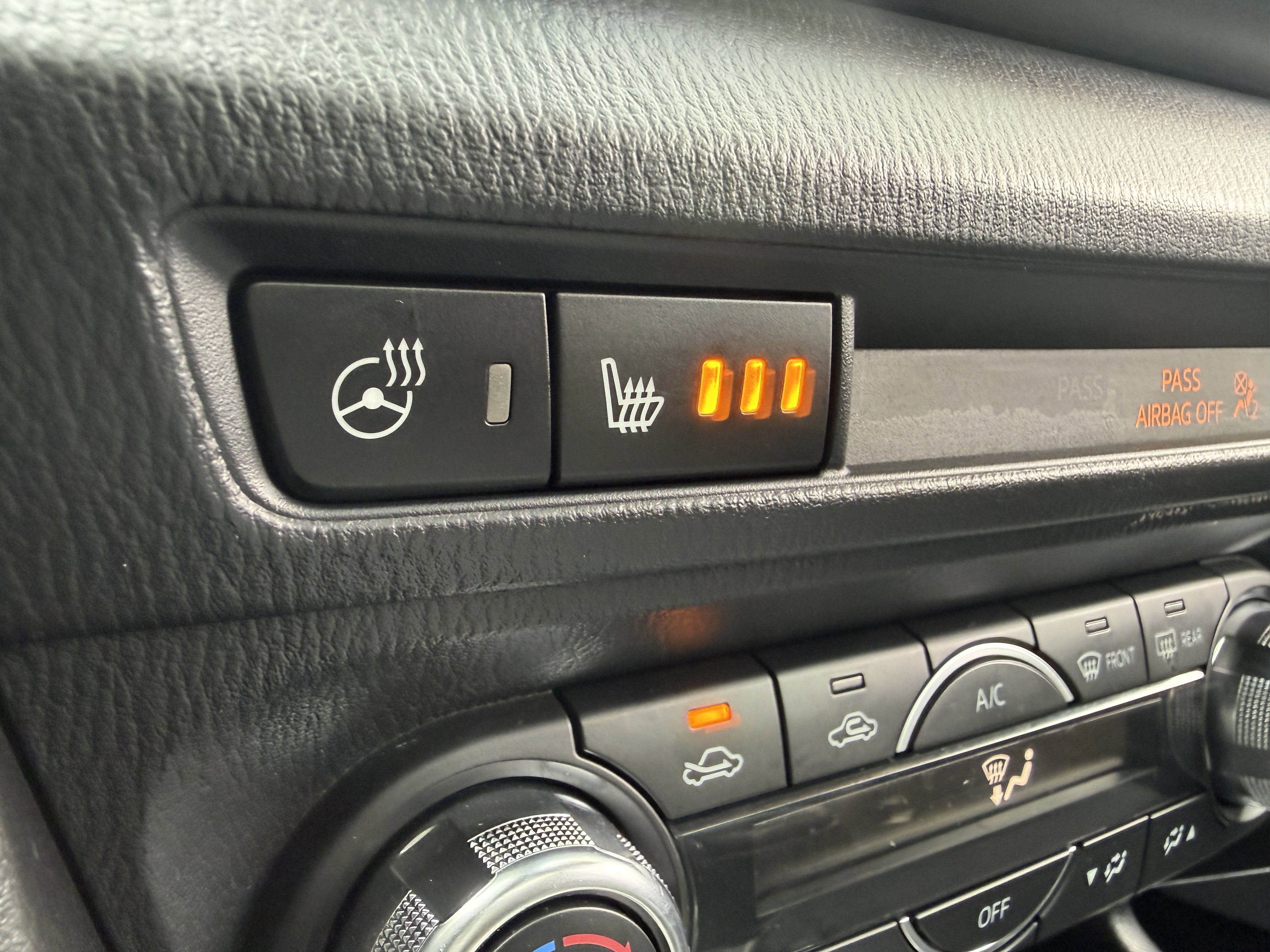 Used 2018 MAZDA MAZDA3 Grand Touring w/ Premium Equipment Package image 39