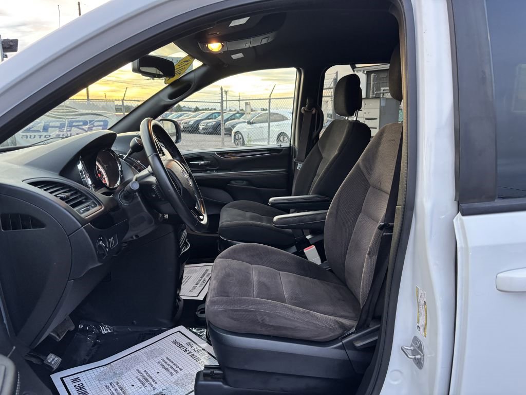 Used 2018 Dodge Grand Caravan SE image 11