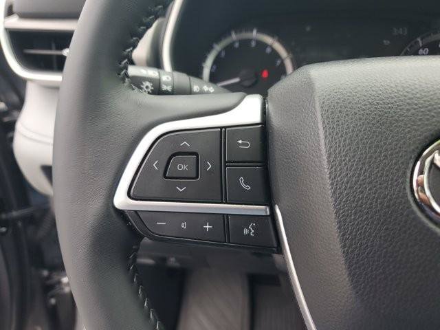 Used 2025 Toyota Highlander XLE FWD image 29