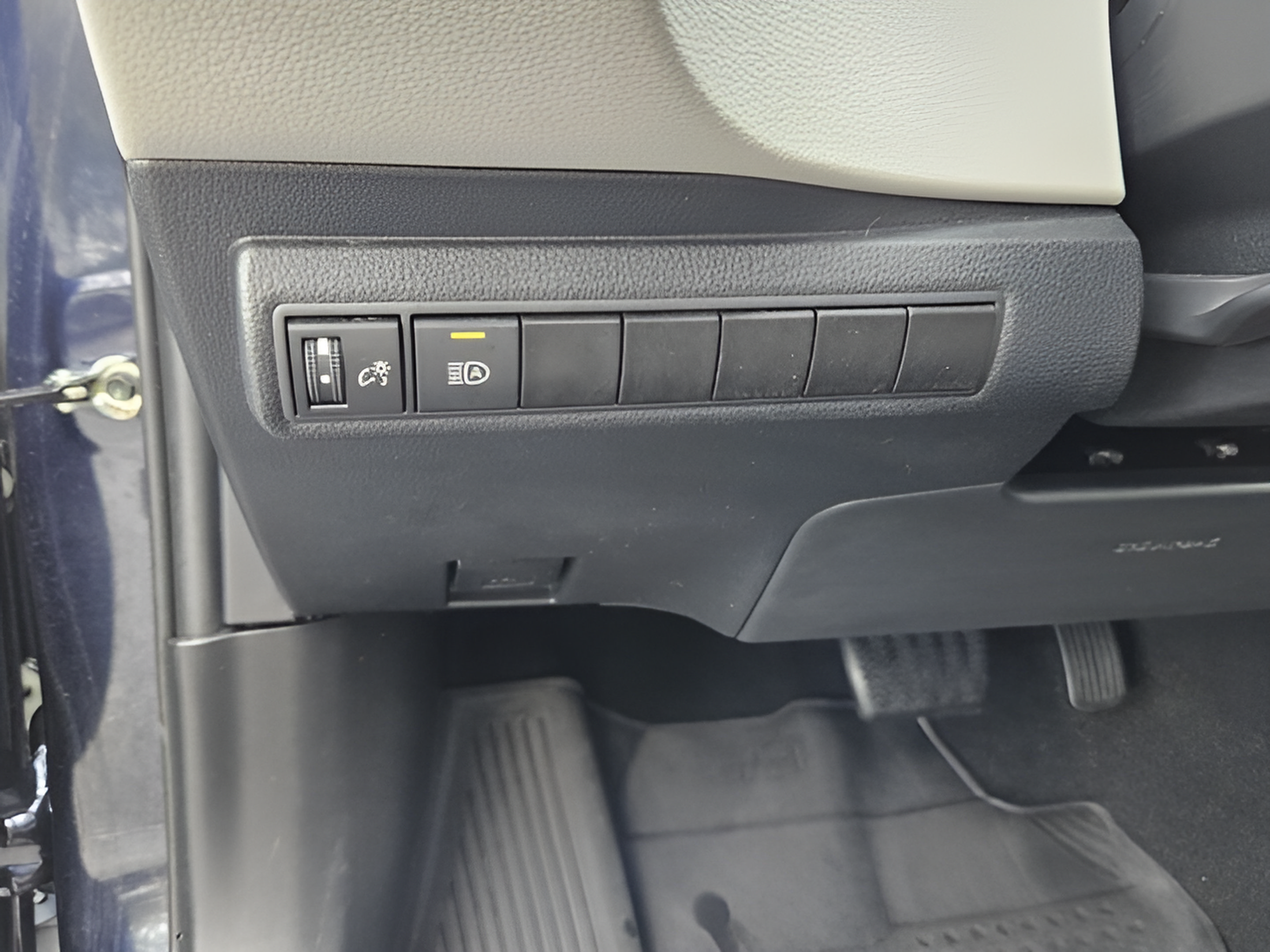 Certified 2024 Toyota Corolla LE FWD image 15